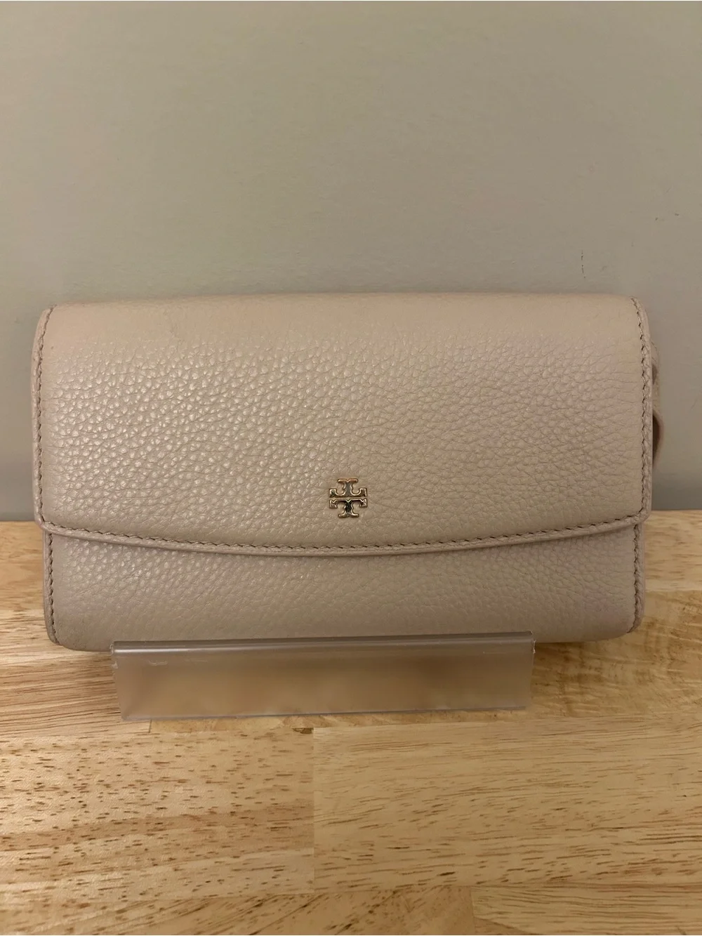 Tory Burch compact pebbled